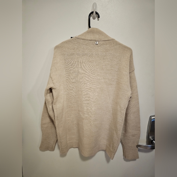 Button up cardigan with lace details - Picture 2 of 6